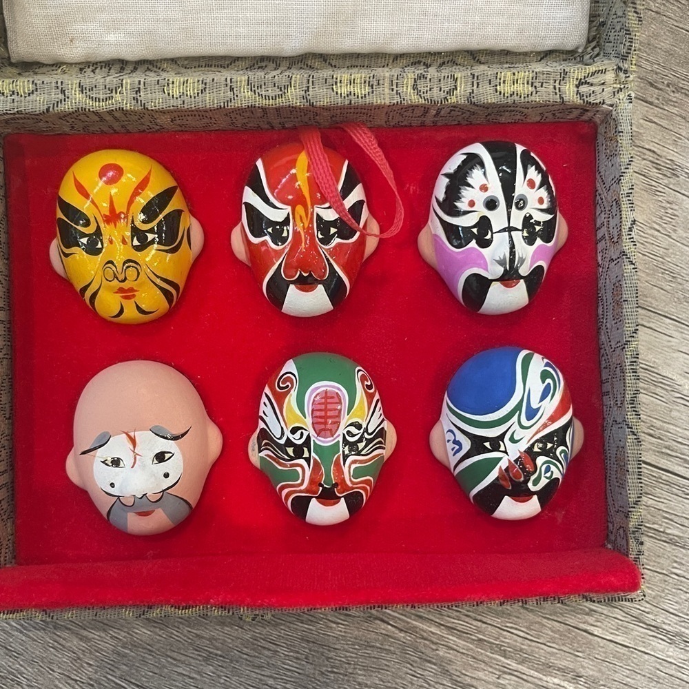 Kabuki Opera Japanese Ceramic Masks in box - Picture 4 of 6